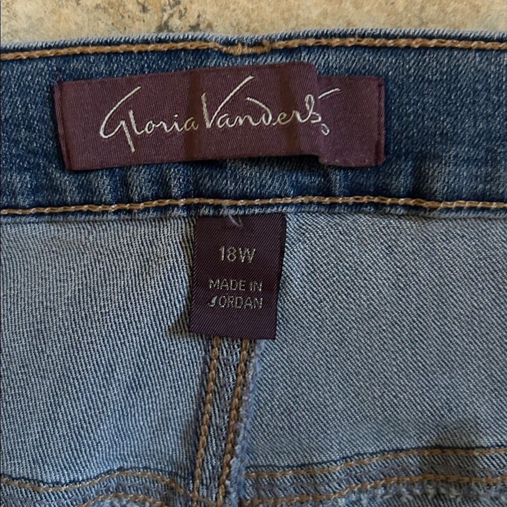 Gloria Vanderbilt Amanda Blue Jeans - Picture 7 of 10